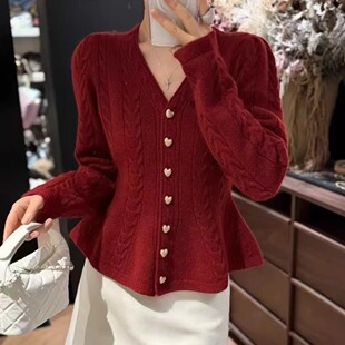 欧洲站2025冬季新款女温柔收腰爱心金扣V领羊毛针织开衫红色毛衣