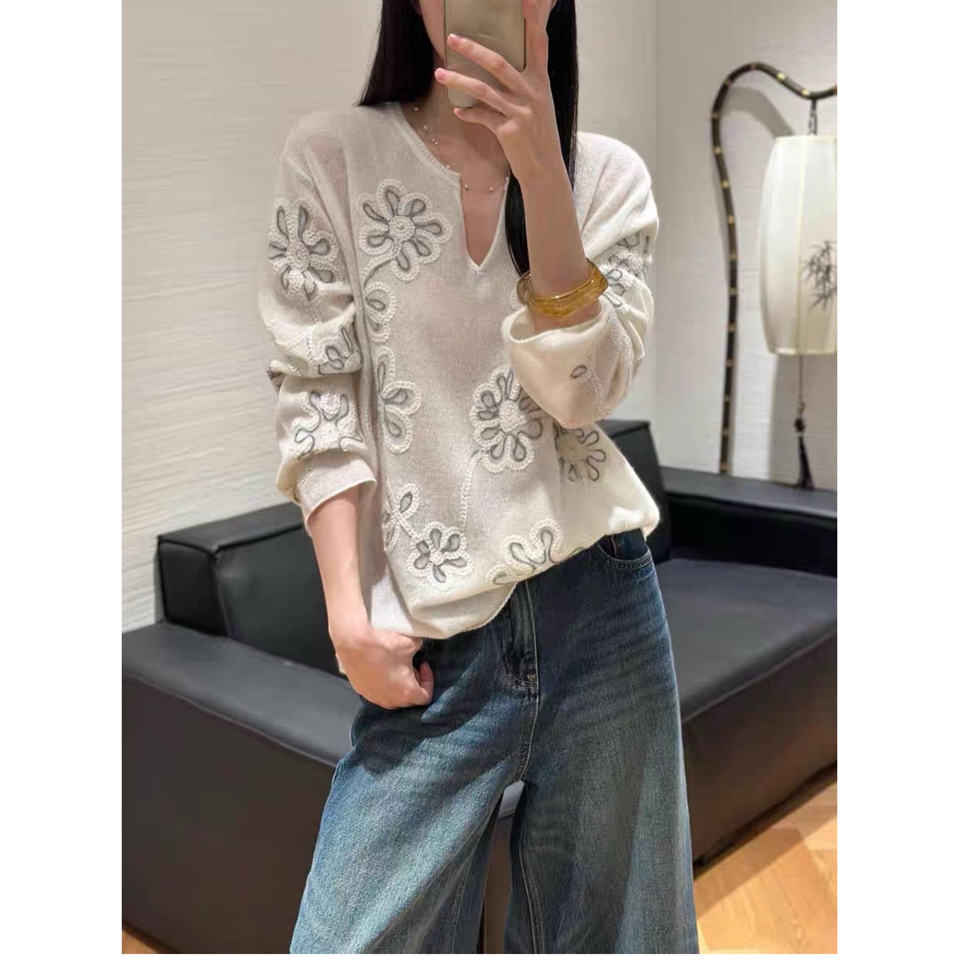 欧洲站2025秋季新款女潮时尚软糯剪口钩花刺绣长袖羊绒毛衣针织衫