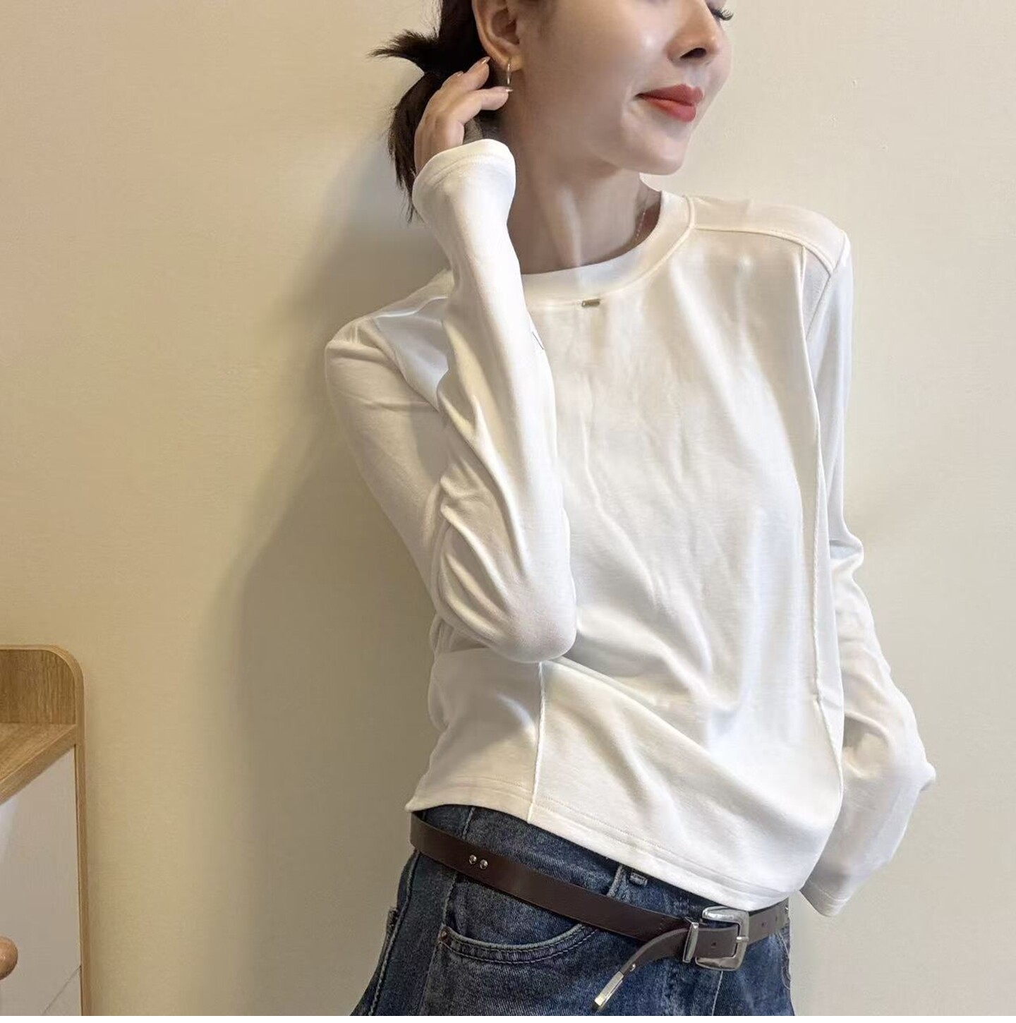 纯色百搭领口小标圆领长袖T恤打底衫女潮欧洲站2026秋季新款欧货