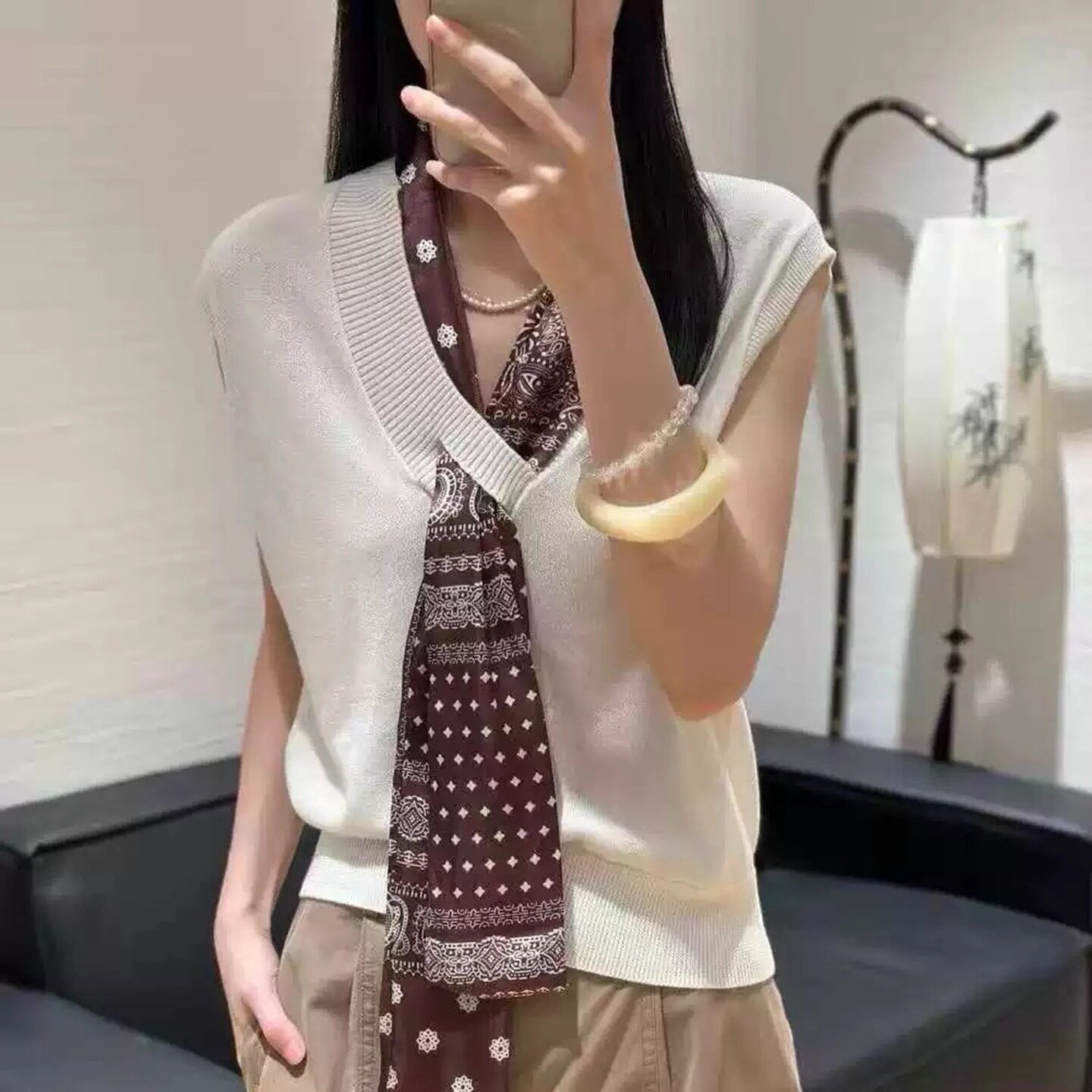 欧洲站2025早秋新款欧货女时尚丝巾V领无袖套头羊毛针织马甲背心