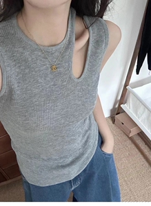 欧洲站2023早秋新款女韩版纯色百搭露锁骨圆领无袖羊毛针织衫背心