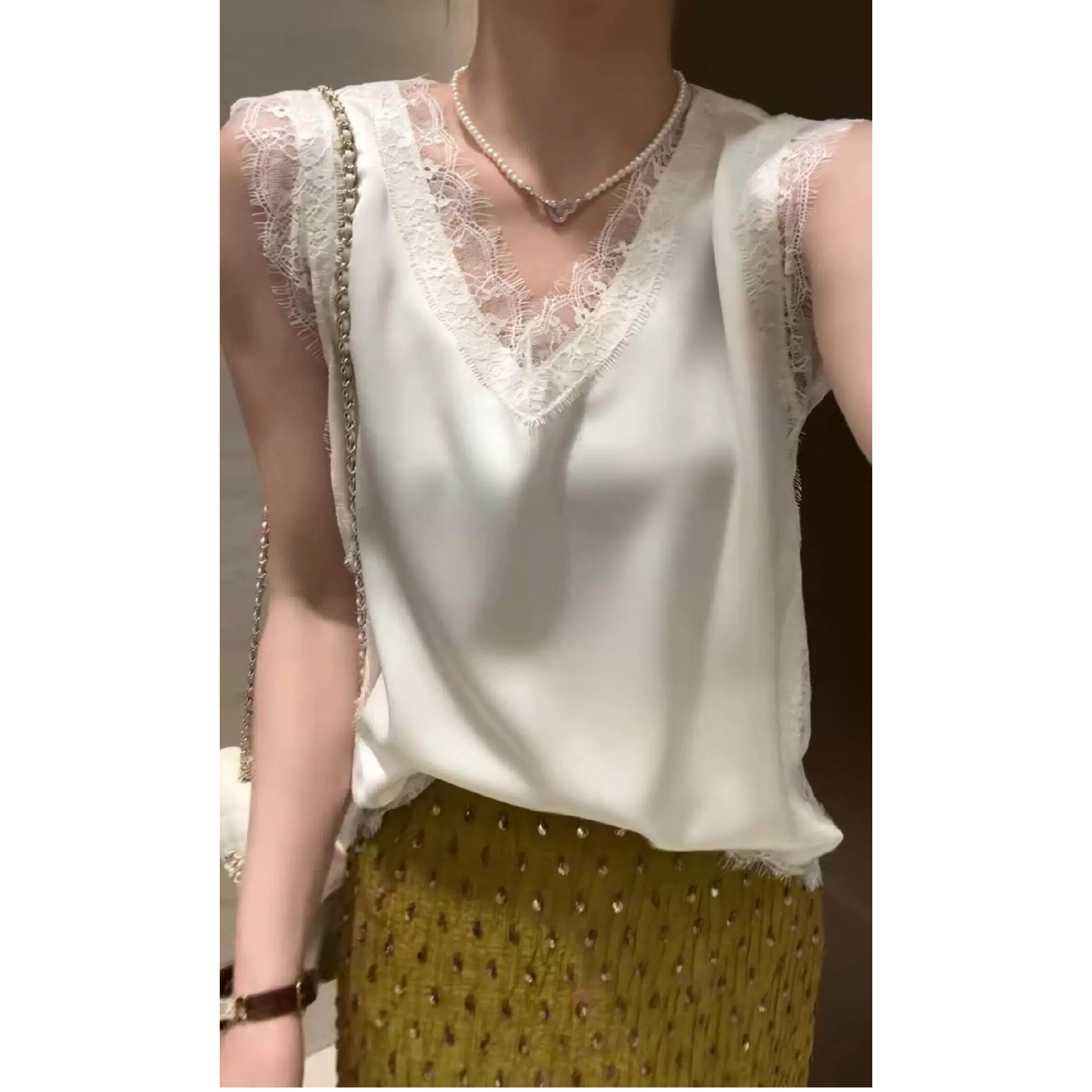 欧洲站2025春季新款欧货女潮时尚气质蕾丝边宽松V领醋酸背心打底