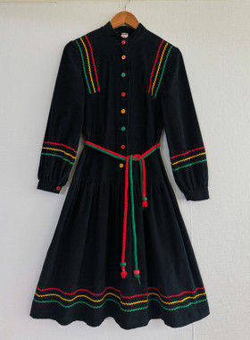 70sFolk dress 黑色燈芯絨連身裙 from 德国