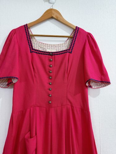 德奧巴伐利亚Dirndl dress经典老牌size42 亮眼的覆盆子红