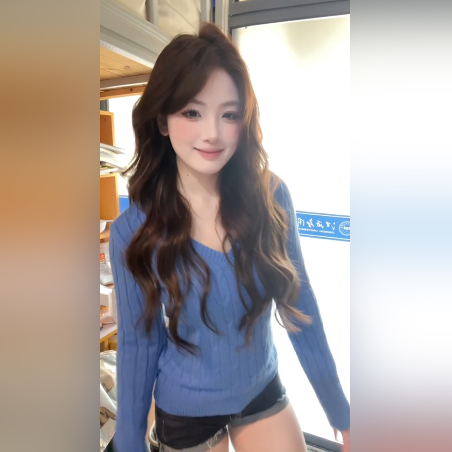 高级感蓝色v领麻花针织毛衣女秋冬装修身显瘦小个子气质百搭上衣