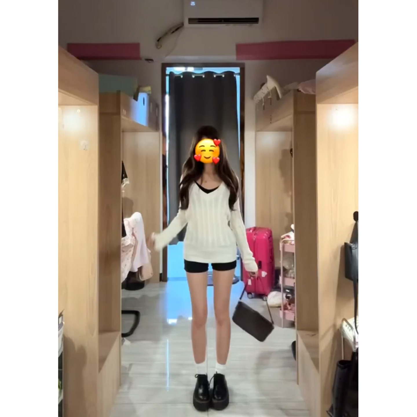 法式温柔纯欲白色v领麻花针织毛衣女秋冬收腰显瘦气质绝美上衣服
