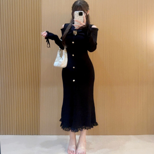 哚琦琦  25秋冬新品纯色甜美蕾丝拼接针织露肩修身连衣裙