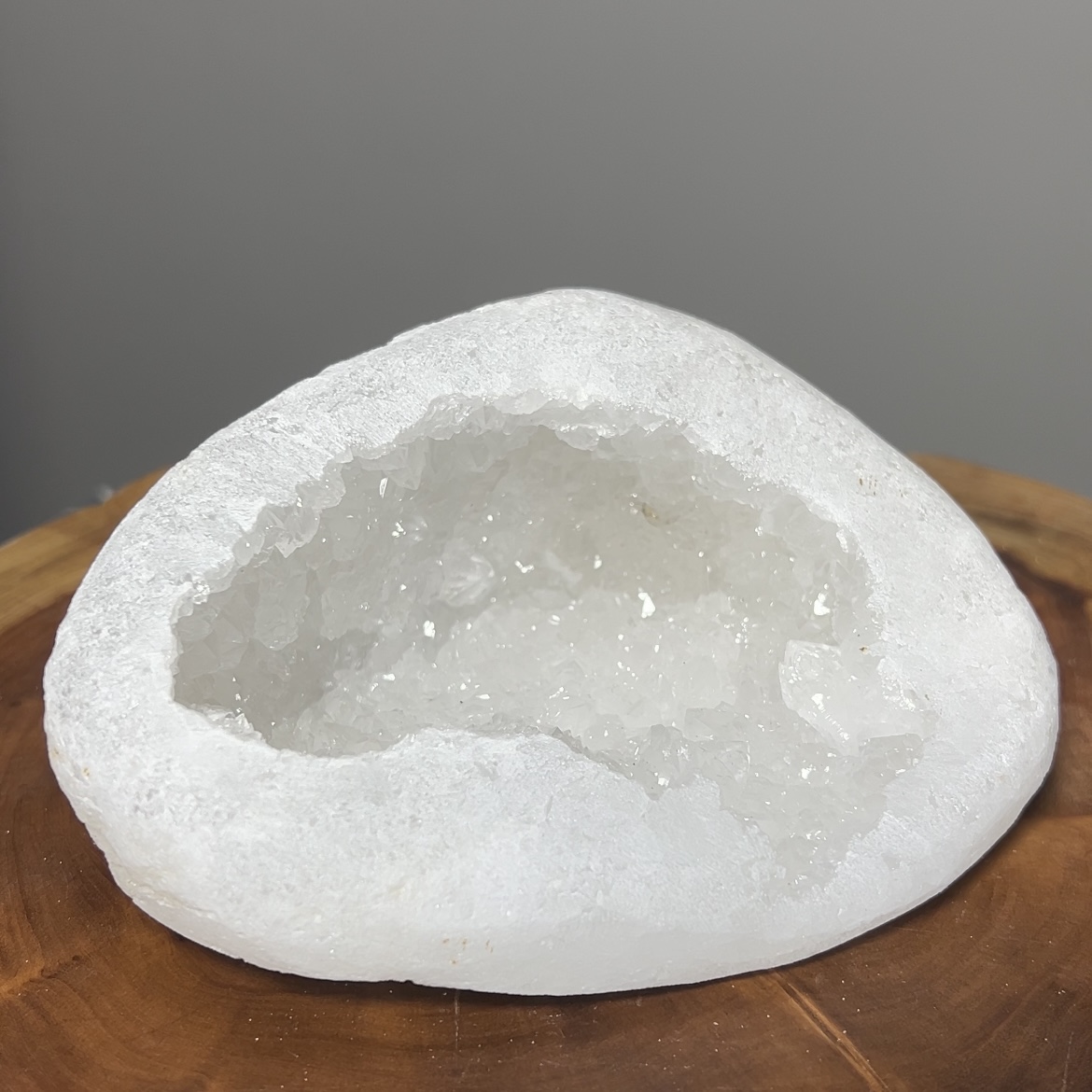天然白水晶洞原石原矿消磁净化