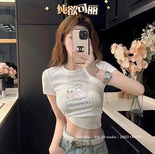 胖妹妹大码夏季2023新款显瘦抱心兔兔修身短袖T恤显胸大腰细上衣