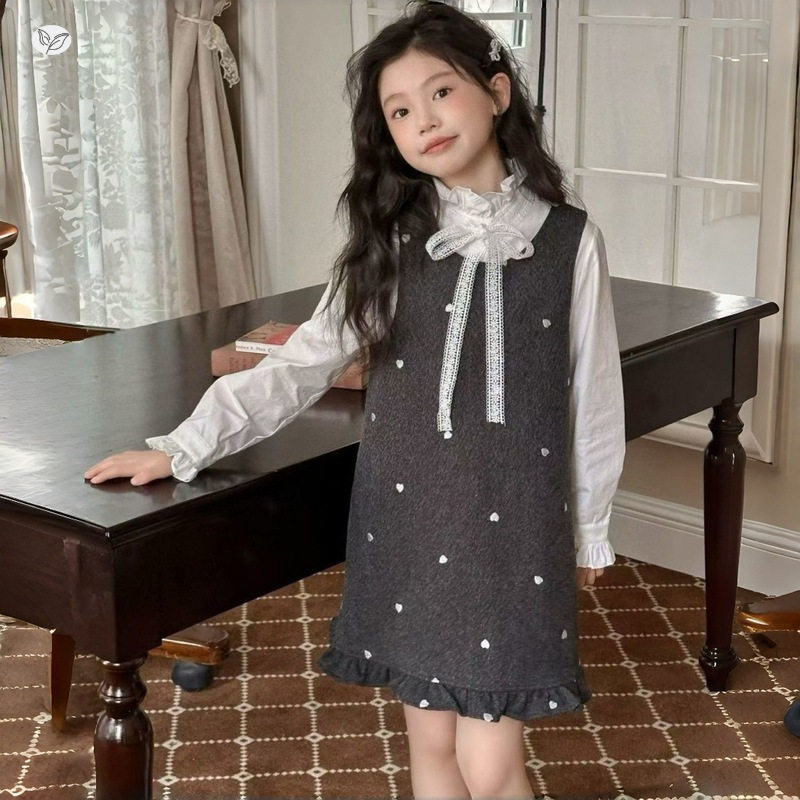 女童甜美连衣裙套装2026年冬季新款中大童花边衬衫爱心刺绣背心裙