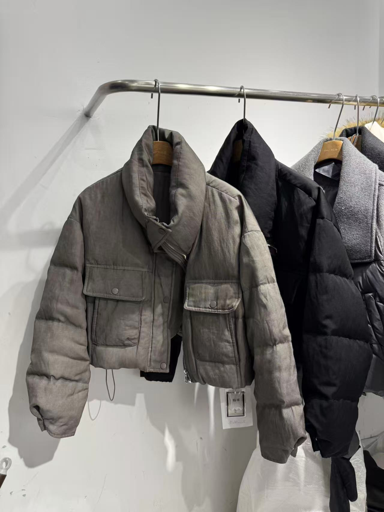 2025年冬季新款韩版时尚百搭显瘦气质立领长袖鹅绒上衣羽绒服外套