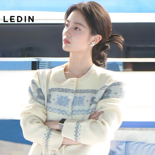 【费尔岛】乐町复古针织衫女秋冬新款设计感毛衣复古花纹开衫外套