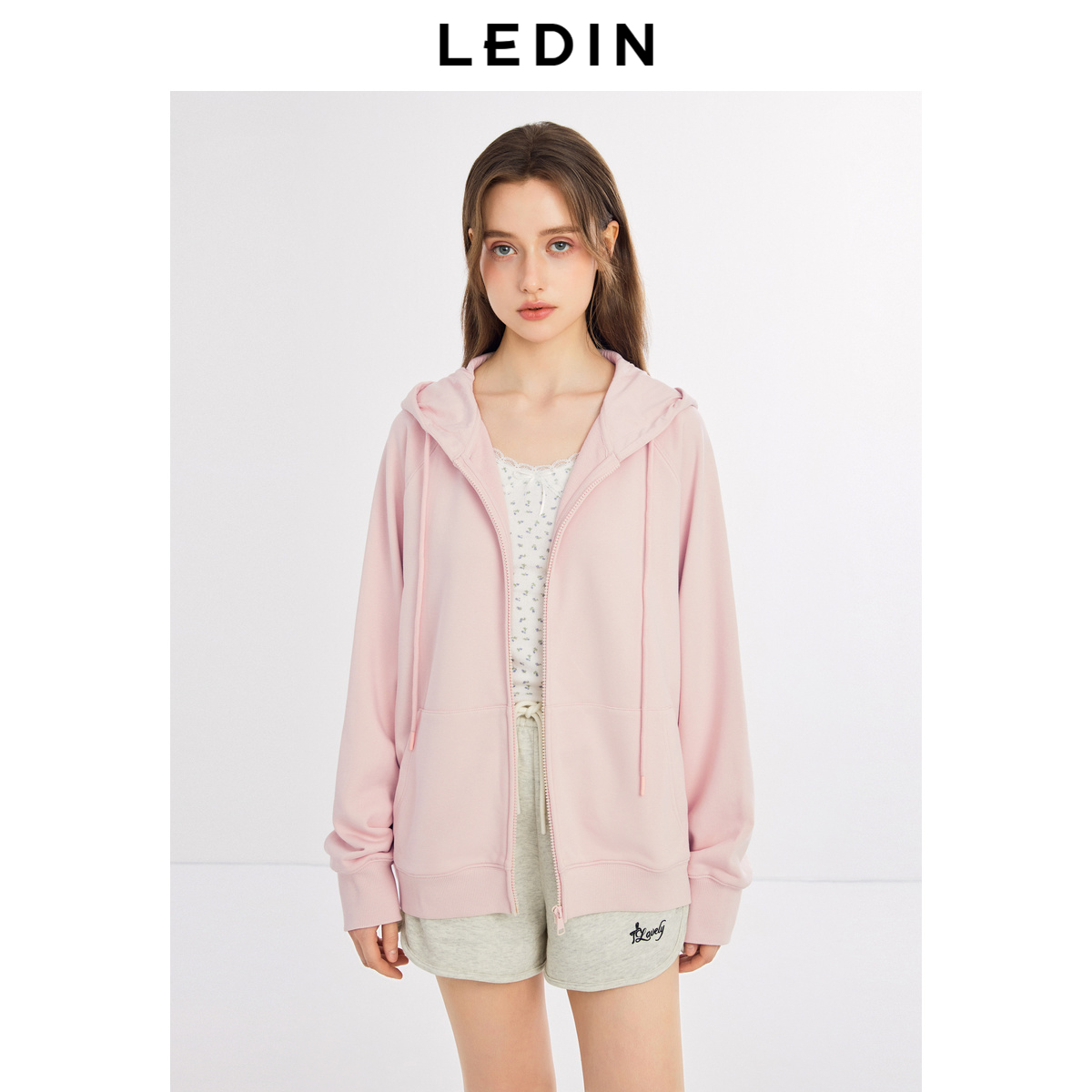 一手长宽松彩色帽绳