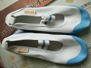 原单 幼儿园室内鞋 学生体操鞋 表演小白鞋 鞋头压扁 黄渍等处理