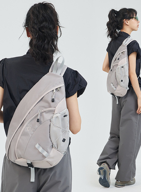 潮牌复古弓箭包情侣防泼水大容量斜挎包机能通勤骑行背包运动挎包