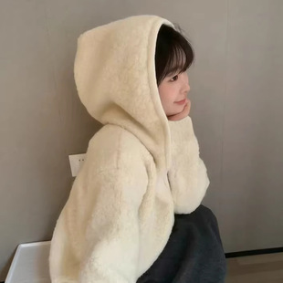 早春白色羊羔毛外套开春独特漂亮外套休闲毛绒上衣短款连帽外套