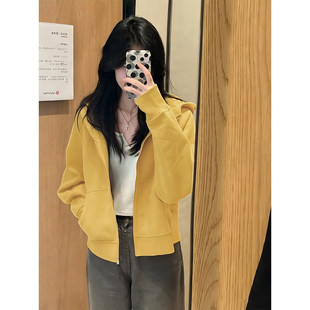 黄色正肩卫衣外套女款早春季2026新款小个子短款开春上衣韩系穿搭