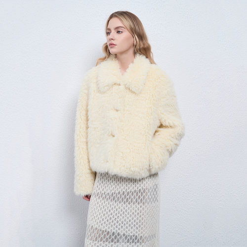 小熊维尼翻领短款皮毛一体羊羔毛环保海宁皮草厚外套女秋冬季新款