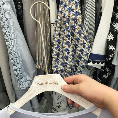 小众特别的拉丝做旧实木衣架