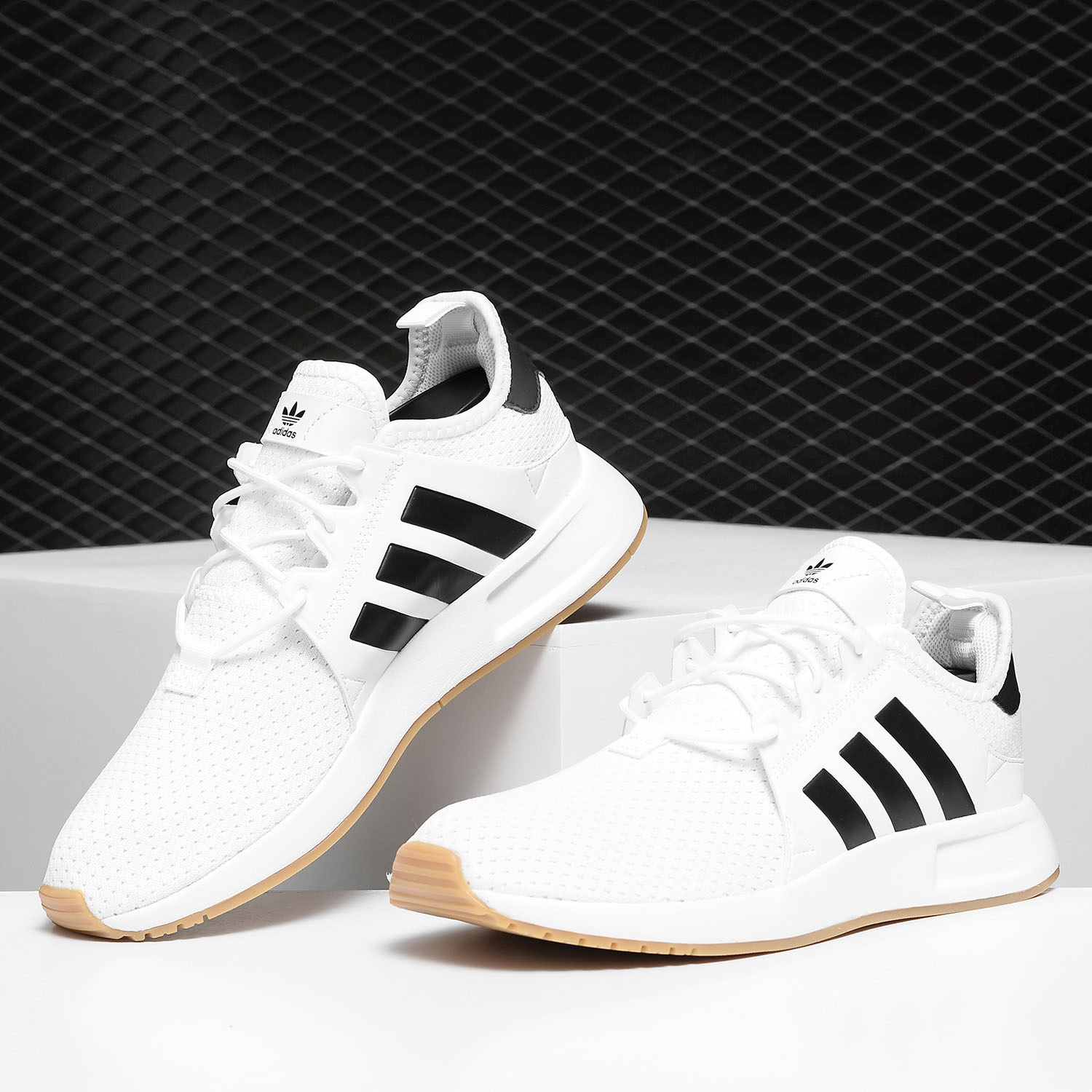 阿迪达斯男女透气低帮运动鞋