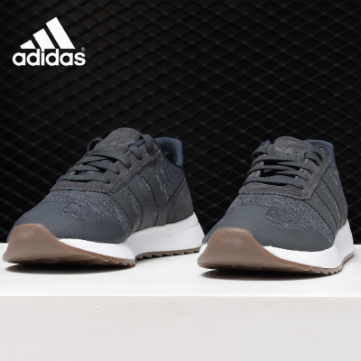 阿迪达斯休闲女子时尚低帮运动鞋