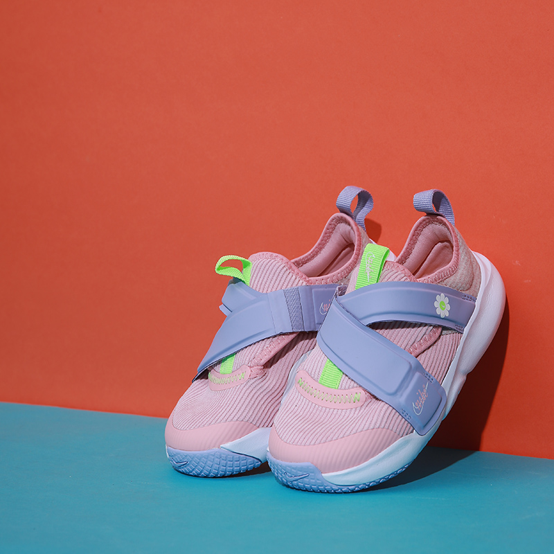 耐克婴童魔术贴运动鞋