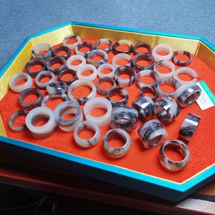 新疆和田玉戒指籽料墨玉青花指环青花籽料黑白分明男女款指环戒指