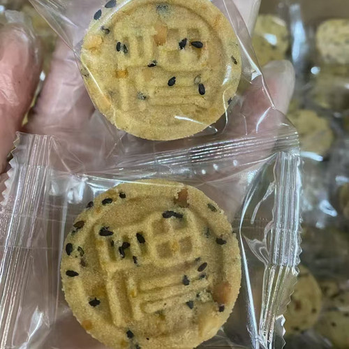 英德特产竹筒饼芝麻花红枣生蒸米饼软糯糕点微甜五谷杂粮咸脆米饼
