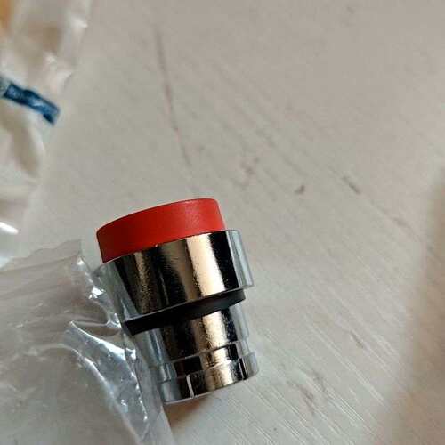 议价 按钮头ZB2BL4C 红色 5只其中一个没有包装了