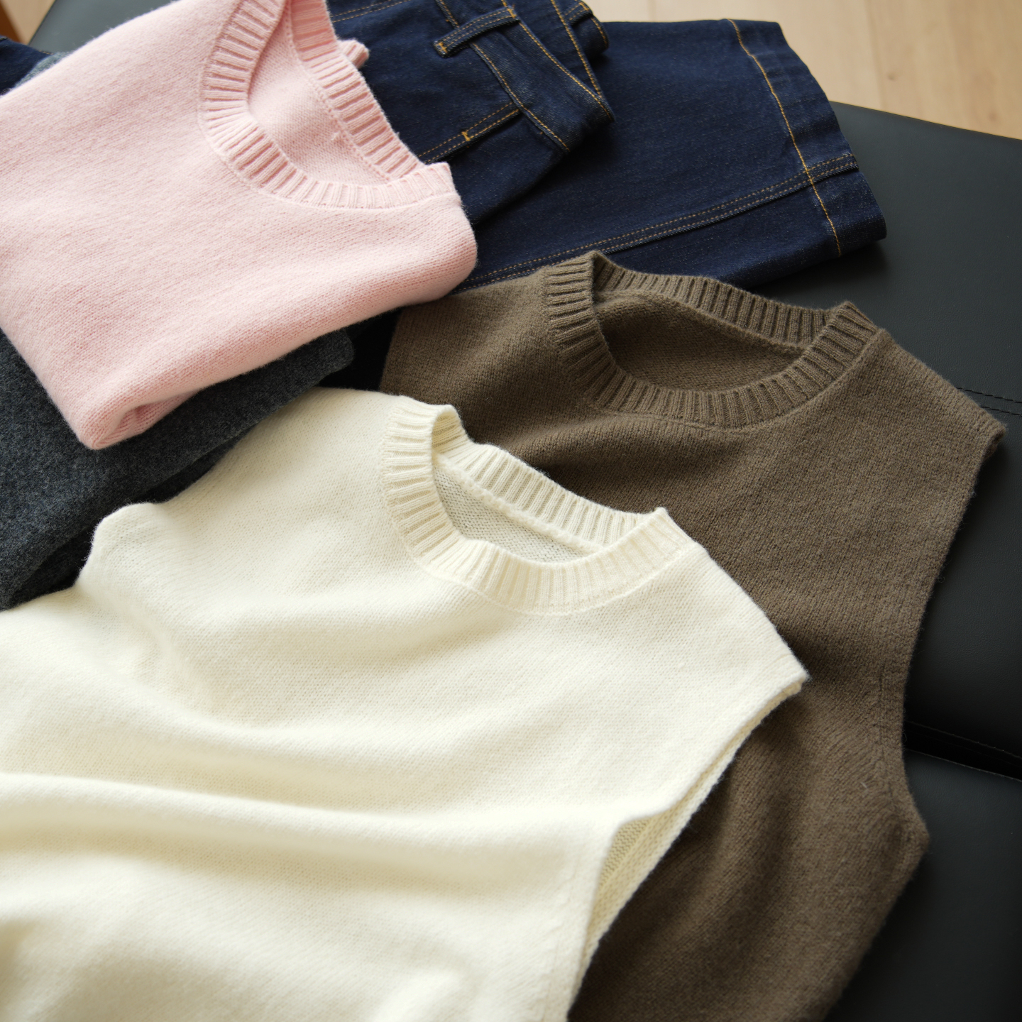 女士圆领针织马甲叠穿纯色羊毛衫