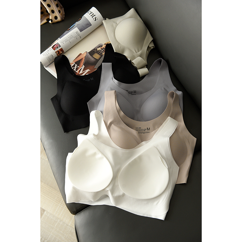 裸感无痕四季款宽肩带一片式内衣