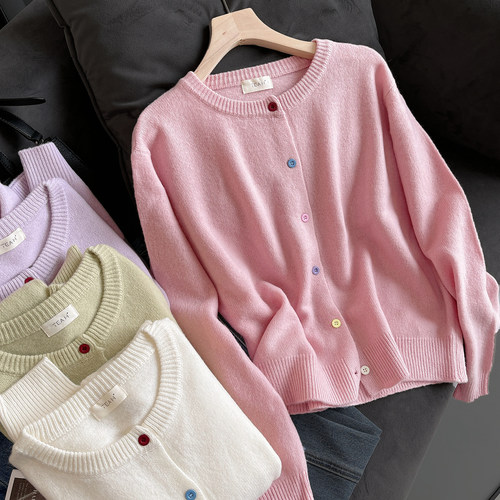 女士彩扣圆领羊毛开衫外套秋冬