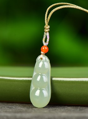 亏啦轻奢气质和田玉青海料高脂油润高冰湖水绿《福豆》吊坠D15550