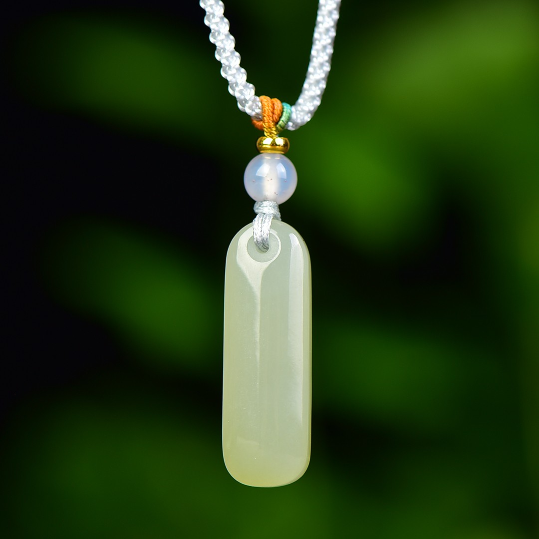 手工精制和田玉青海老熟料高冰浅晴水色高脂油润平安牌子D15535