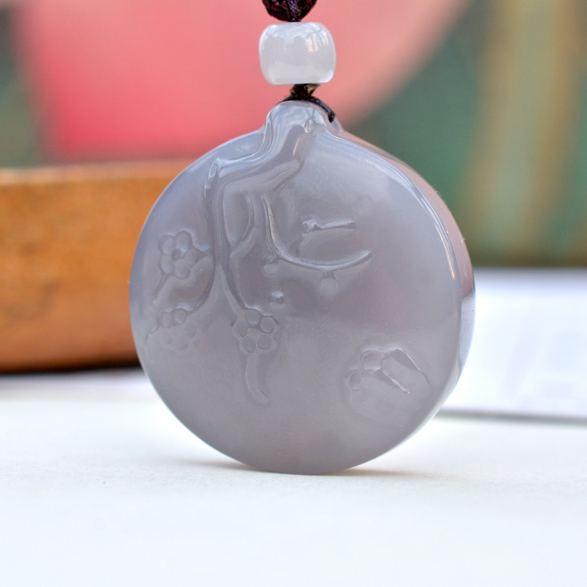 和田玉老坑料烟紫色雕刻清晰可见料子干净无暇梅花来香吊坠D15777