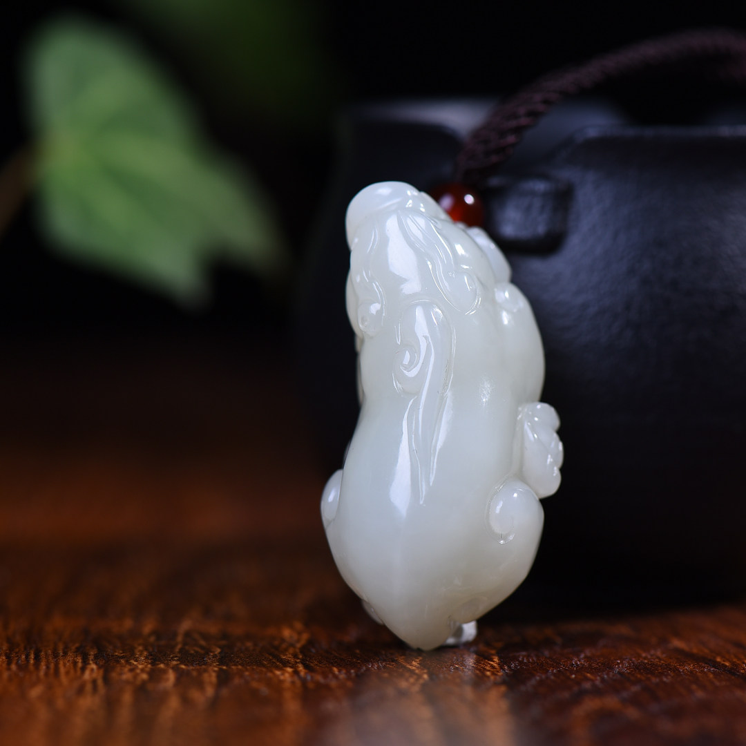 送证书和田玉老坑料细糯白玉质干净油润精雕工艺招财貔貅吊坠3198