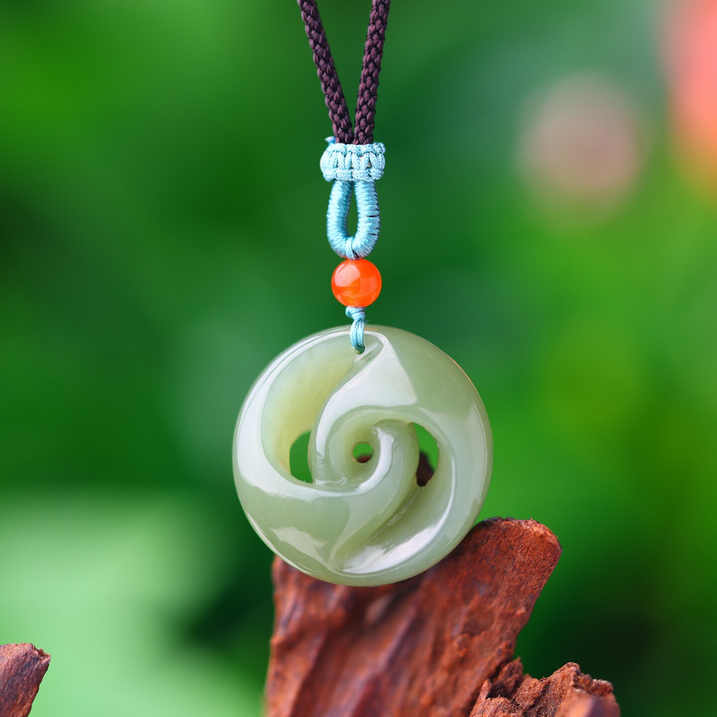 和田玉时来运转吊坠女款圆形镂空玉佩双面雕刻青海料小吊坠15852