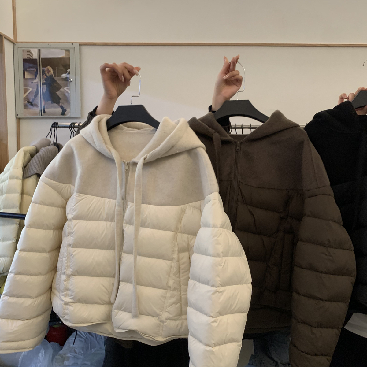 Cecil韩女拼接款戴帽羊毛大衣拼接保暖羽绒服外套Y258117