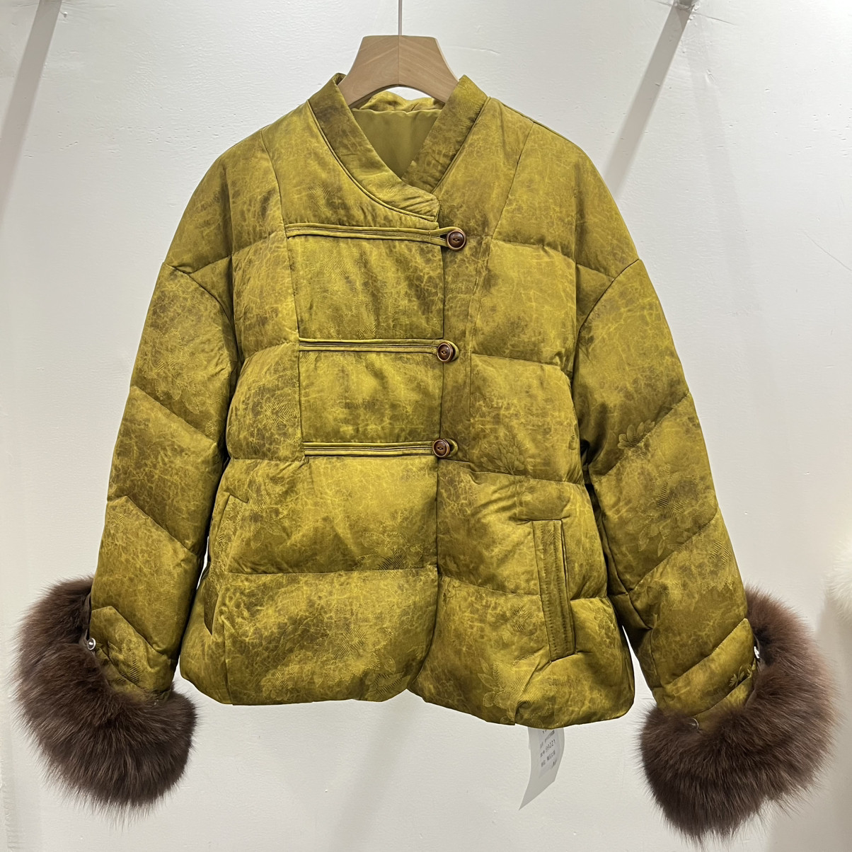 Cecil羽绒服外套(配可拆卸真狐狸毛袖)(含90白鸭绒)YDY-1799