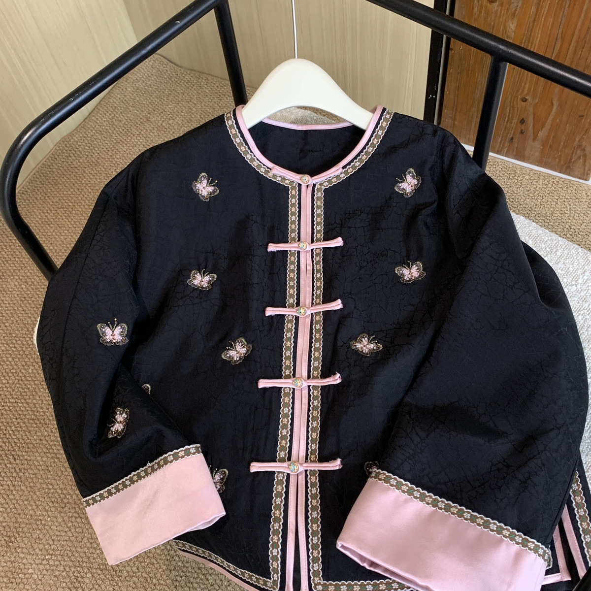 Cecil更冬上新新中式重工艺刺绣小蝴蝶设计加棉短外套33386