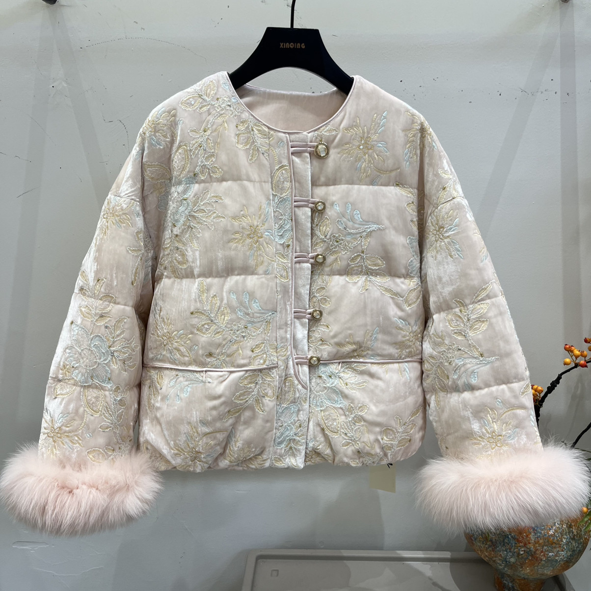 Cecil外套羽绒服(配真狐狸毛领可拆卸)(含50白鸭绒)XQD-2350