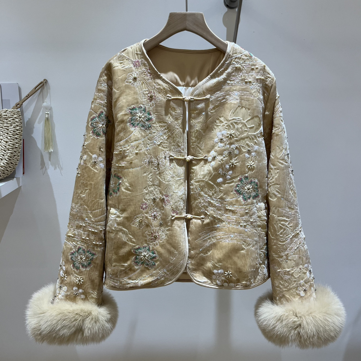 Cecil羽绒服外套羽绒服(配真狐狸毛领可拆卸)(含50白鸭绒)TD-1068