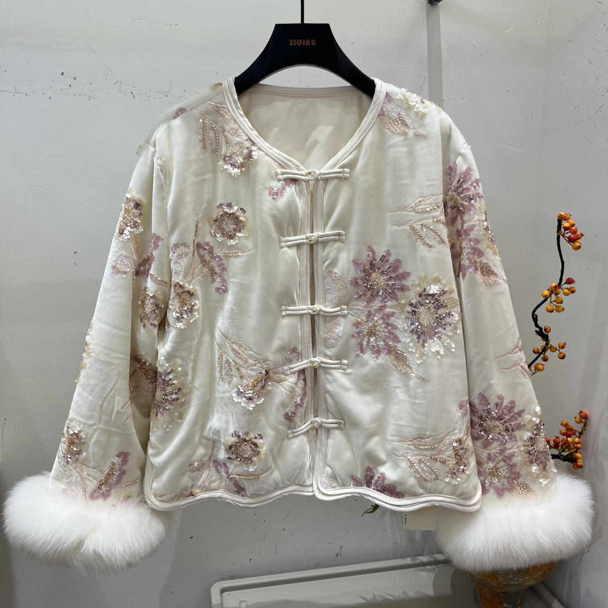 Cecil绒羽绒服外套羽绒服(配狐狸毛袖可拆卸)(含50白鸭绒)XQD-113