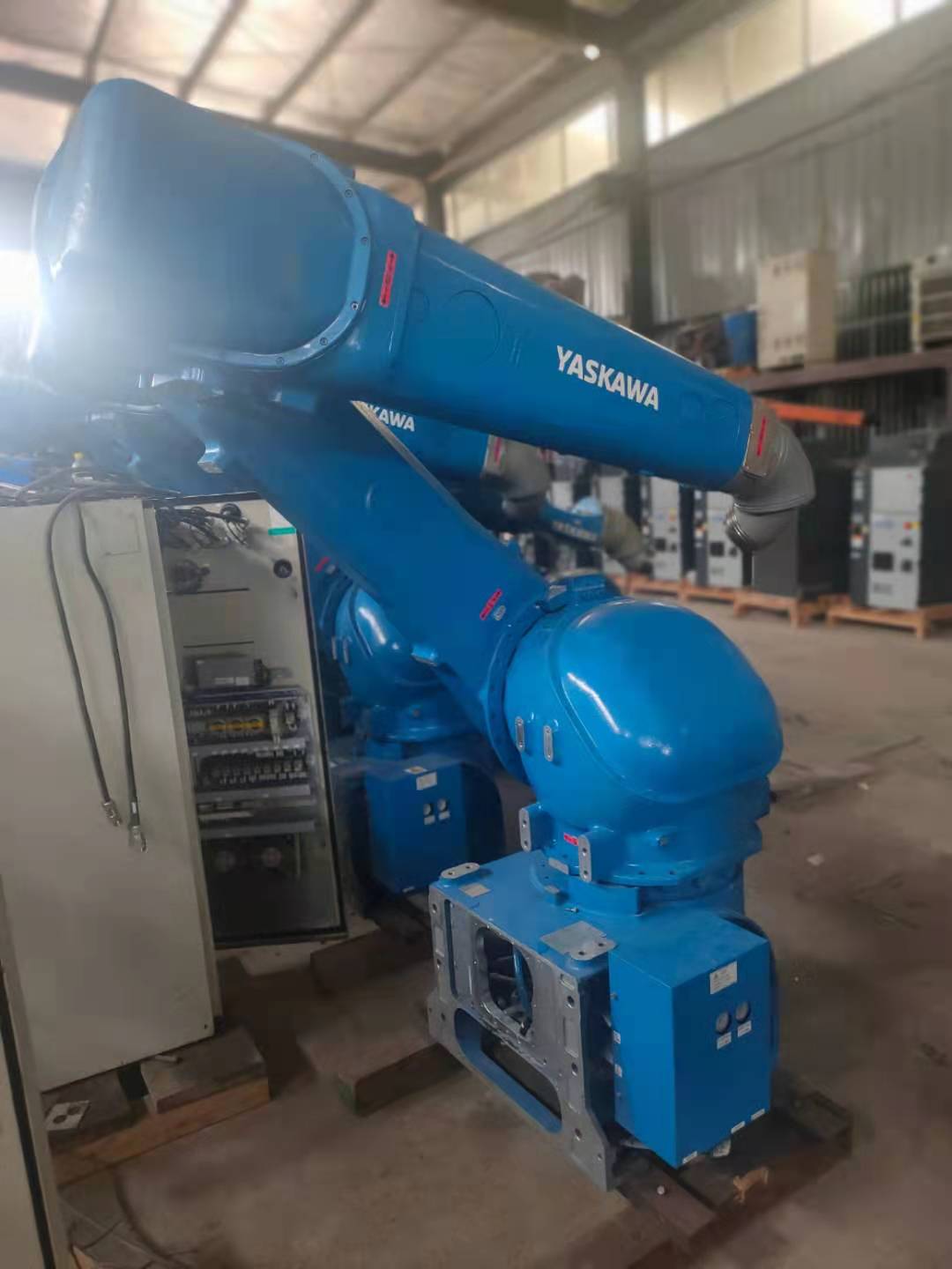 二手喷涂机械臂mpx3500安川喷涂机器人防爆机械臂带跟踪