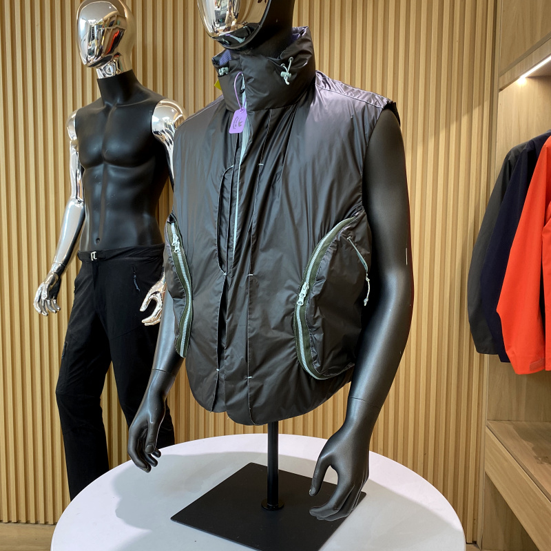 黑科技温感变色羽绒马甲