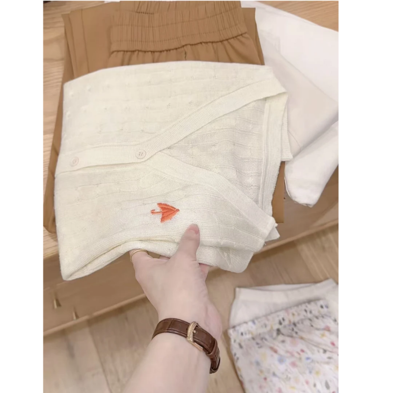 七言家刺绣雨伞v领针织开衫短袖女夏薄款透气宽松显瘦麻花上衣女