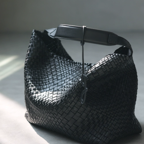 Плетеная вместительная и большая сумка через плечо