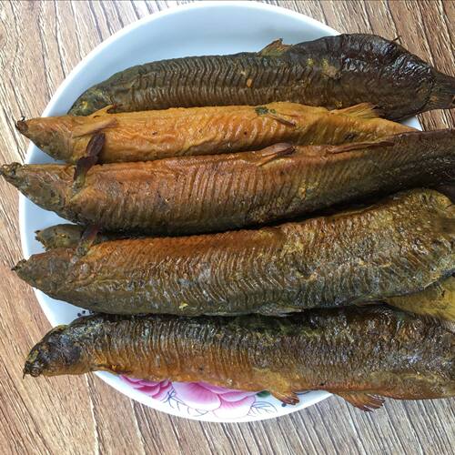 熏鱼白洋淀特产河泥鳅肉多