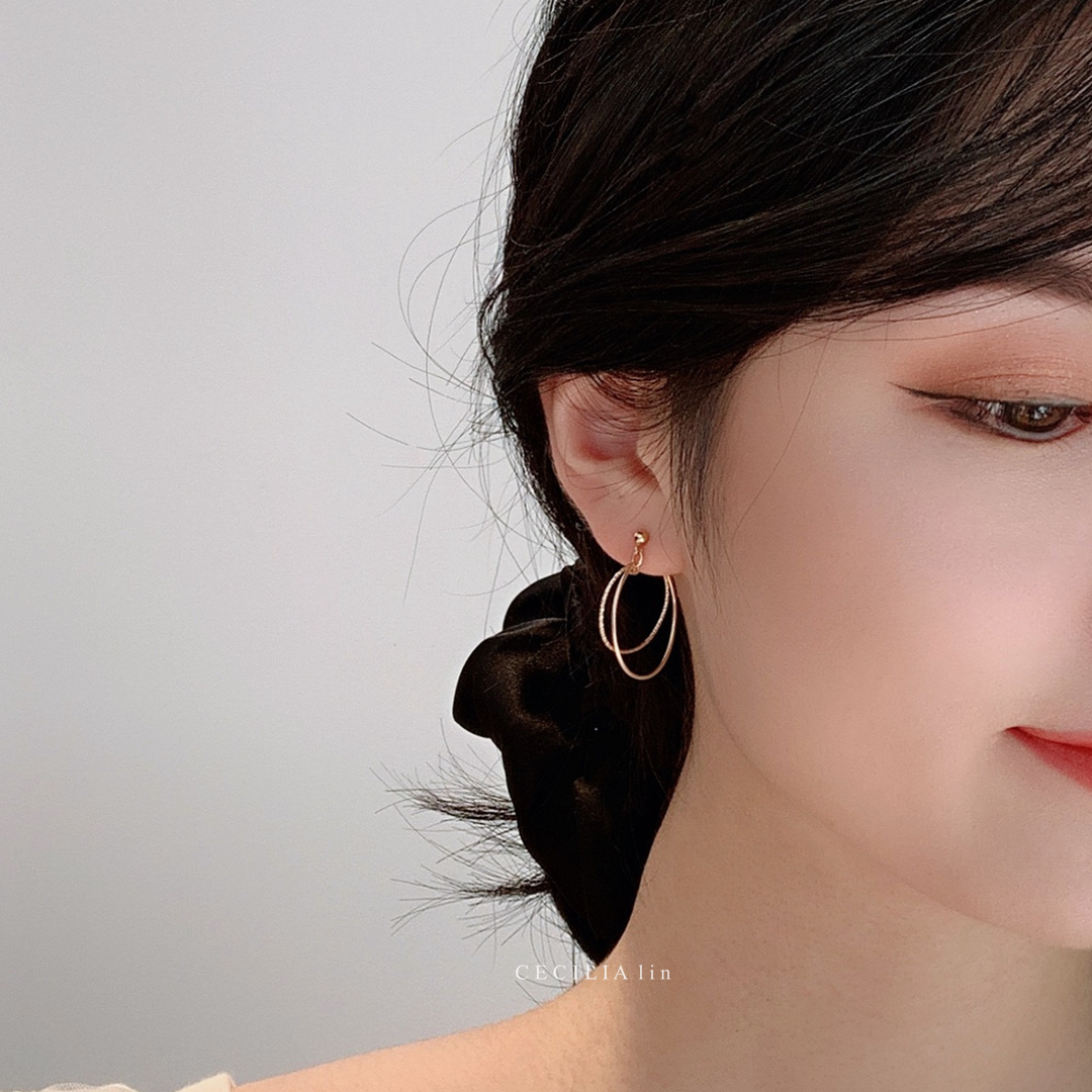 赛赛莉安气质通勤OL简约耳圈