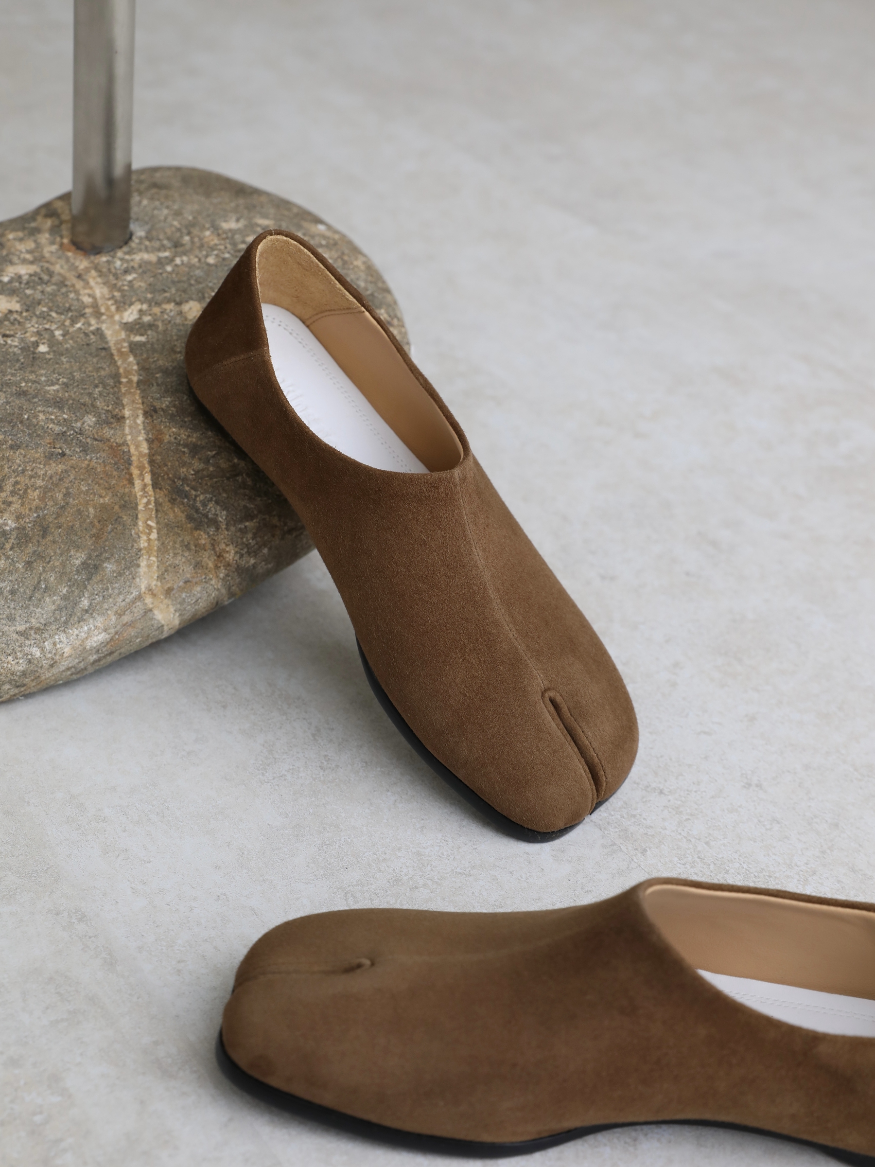 彭姐英伦风复古绒面分趾鞋